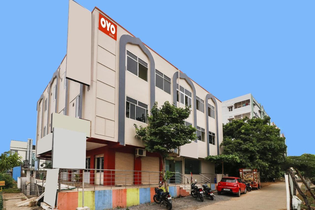 فندق Khammamفي  Oyo Dharani Grand المظهر الخارجي الصورة
